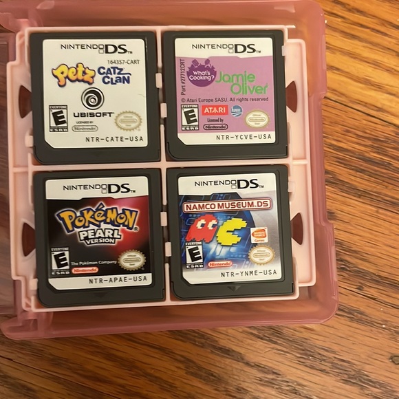 Nintendo DS lite (with Games!) - Picture 7 of 11